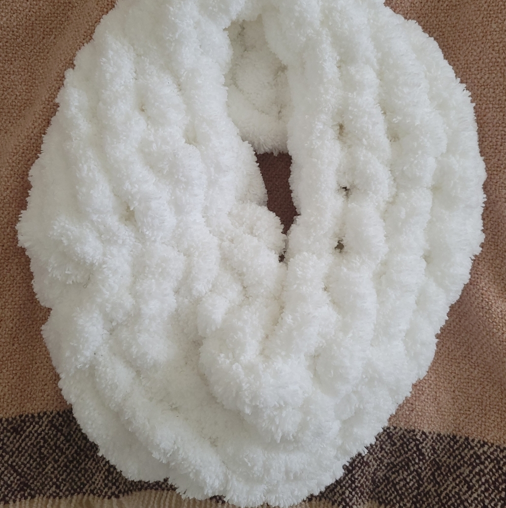 HANDKNIT SCARF